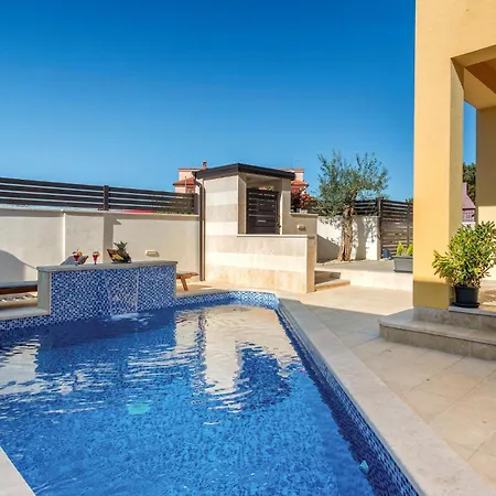 3 Bedroom Lovely In *