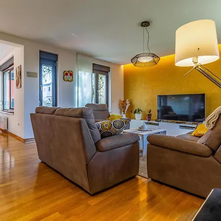 3 Bedroom Beautiful In Pula
