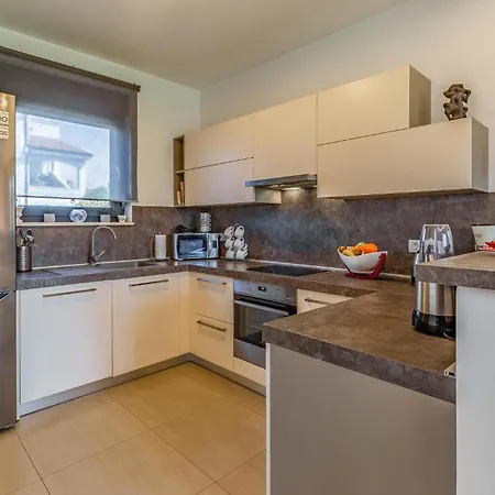 3 Bedroom Beautiful In * Pula