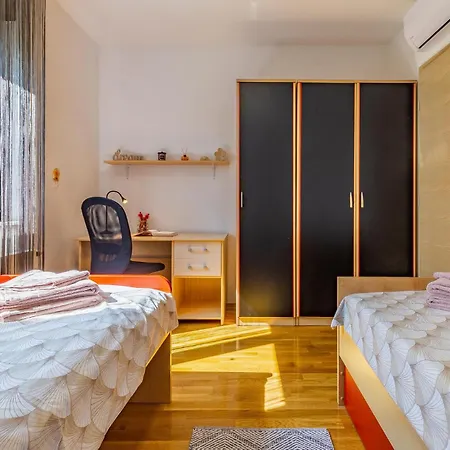 3 Bedroom Beautiful In * Pula