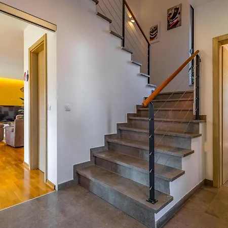 3 Bedroom Beautiful In Casa de Férias *