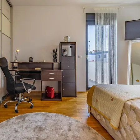 3 Bedroom Beautiful In Pula