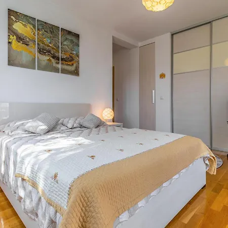3 Bedroom Beautiful In * Pula