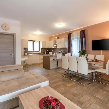 3 Bedroom Lovely In Barbariga
