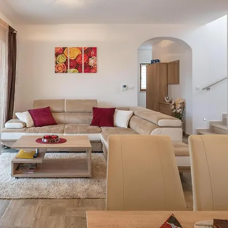 3 Bedroom Lovely In *