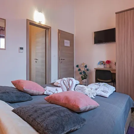 3 Bedroom Lovely In Holiday home Barbariga