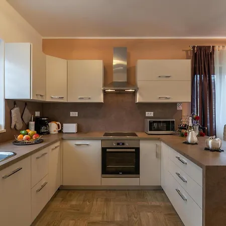 3 Bedroom Lovely In * Barbariga