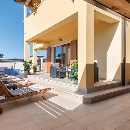 3 Bedroom Lovely In * Barbariga