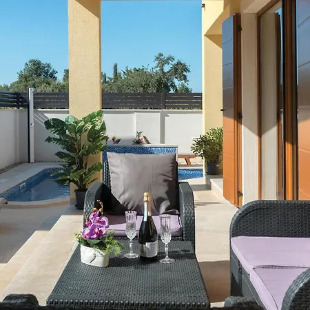 Holiday home 3 Bedroom Lovely In Barbariga