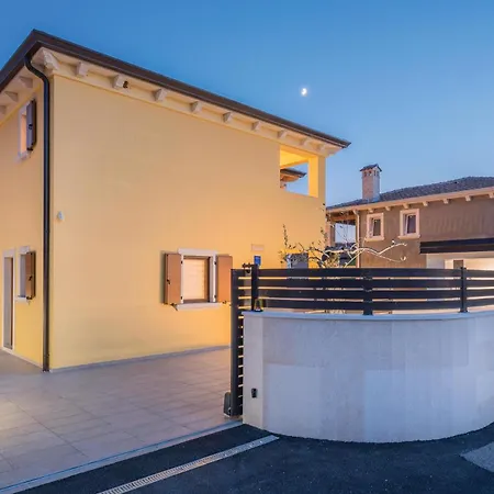 3 Bedroom Lovely In Barbariga