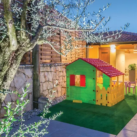 3 Bedroom Lovely In Holiday home Barbariga
