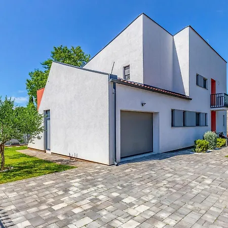 3 Bedroom Gorgeous In プーラ