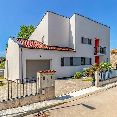 3 Bedroom Lovely In Feriehus Pula